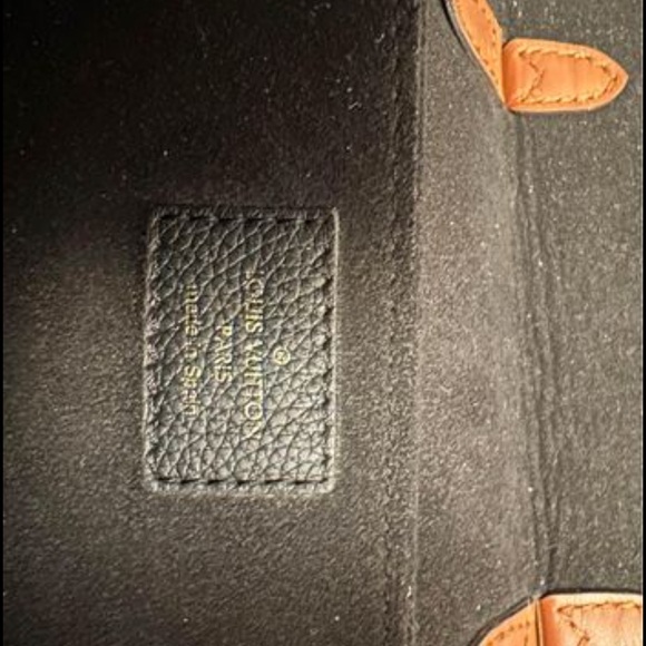 Selling Louis Vuitton purse purchased in 2020 - Picture 5 of 8